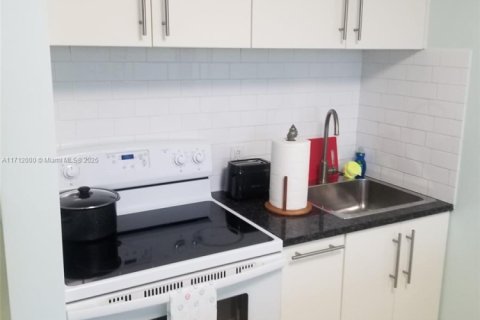 Condo in Tavernier, Florida  № 1464033 - photo 22