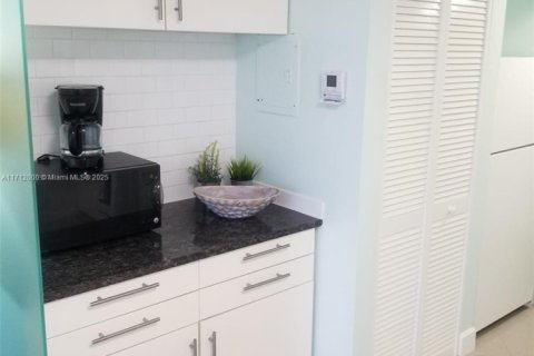 Condo in Tavernier, Florida  № 1464033 - photo 23