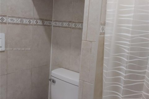 Снять в аренду виллу или дом в Майами-Гарденс, Флорида 4 спальни, 109.16м2, № 2085807 - фото 18