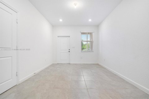 Touwnhouse à vendre à Miami, Floride: 4 chambres, 169.08 m2 № 1688619 - photo 6