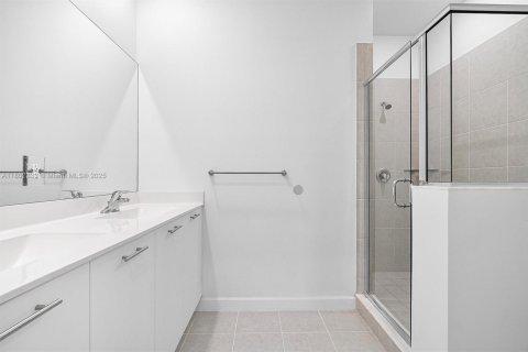 Touwnhouse à vendre à Miami, Floride: 4 chambres, 169.08 m2 № 1688619 - photo 25