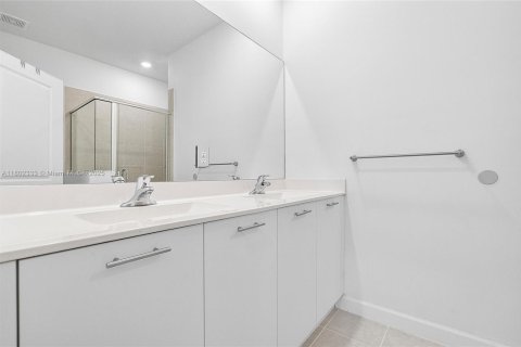 Touwnhouse à vendre à Miami, Floride: 4 chambres, 169.08 m2 № 1688619 - photo 24