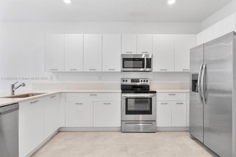 Touwnhouse à vendre à Miami, Floride: 4 chambres, 169.08 m2 № 1688619 - photo 8