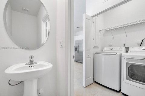 Touwnhouse à vendre à Miami, Floride: 4 chambres, 169.08 m2 № 1688619 - photo 19