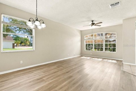 House in Orlando, Florida 4 bedrooms, 183.2 sq.m. № 2396401 - photo 3