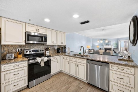 Copropriété à vendre à Indian Shores, Floride: 2 chambres, 130.06 m2 № 2428641 - photo 11