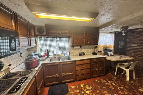 House in Hudson, Florida 2 bedrooms, 129.32 sq.m. № 2095433 - photo 6