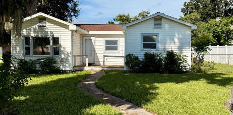 House in Zephyrhills, Florida 4 bedrooms, 105.07 sq.m. № 2395955