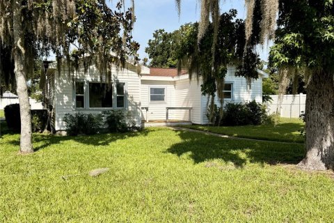 House in Zephyrhills, Florida 4 bedrooms, 105.07 sq.m. № 2395955 - photo 2