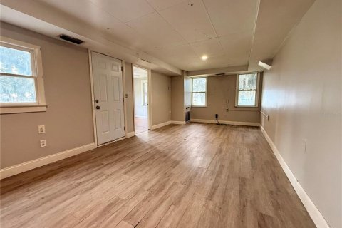 House in Zephyrhills, Florida 4 bedrooms, 105.07 sq.m. № 2395955 - photo 5