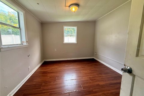 House in Zephyrhills, Florida 4 bedrooms, 105.07 sq.m. № 2395955 - photo 16