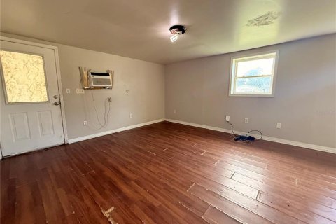 House in Zephyrhills, Florida 4 bedrooms, 105.07 sq.m. № 2395955 - photo 22