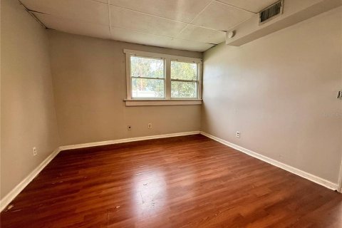 House in Zephyrhills, Florida 4 bedrooms, 105.07 sq.m. № 2395955 - photo 11