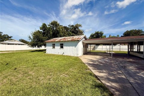House in Zephyrhills, Florida 4 bedrooms, 105.07 sq.m. № 2395955 - photo 3
