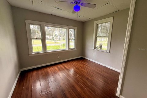 House in Zephyrhills, Florida 4 bedrooms, 105.07 sq.m. № 2395955 - photo 8