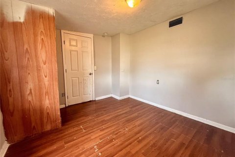 House in Zephyrhills, Florida 4 bedrooms, 105.07 sq.m. № 2395955 - photo 20