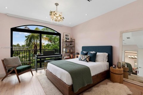 Townhouse in Bay Harbor Islands, Florida 4 bedrooms, 248.51 sq.m. № 2069638 - photo 14