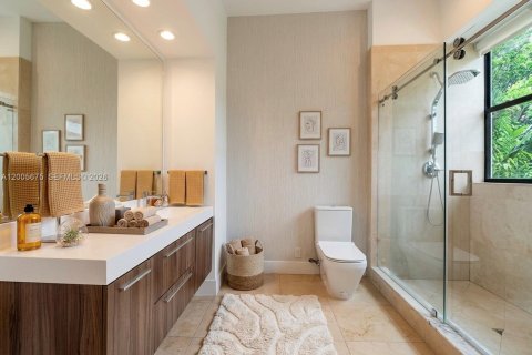 Townhouse in Bay Harbor Islands, Florida 4 bedrooms, 248.51 sq.m. № 2069638 - photo 9