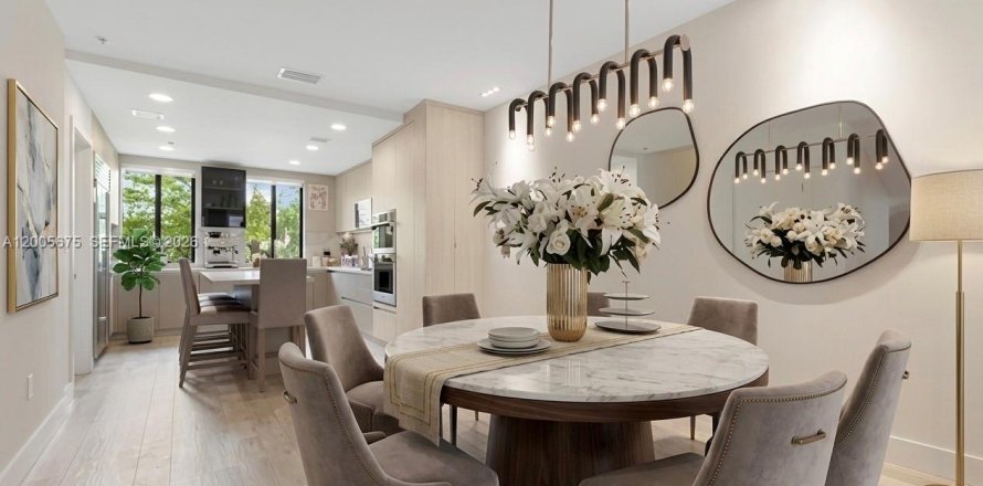 Townhouse in Bay Harbor Islands, Florida 4 bedrooms, 248.51 sq.m. № 2069638