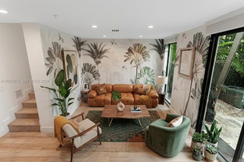 Townhouse in Bay Harbor Islands, Florida 4 bedrooms, 248.51 sq.m. № 2069638 - photo 5