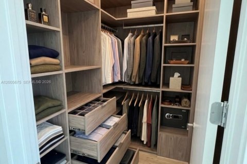 Townhouse in Bay Harbor Islands, Florida 4 bedrooms, 248.51 sq.m. № 2069638 - photo 10