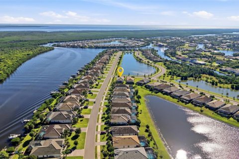 Villa ou maison à vendre à Port Charlotte, Floride: 3 chambres, 155.15 m2 № 2420511 - photo 4