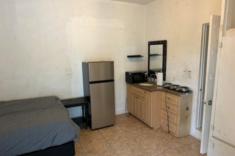 Apartment in Hollywood, Florida 3 rooms, 10.22 sq.m. № 2393237 - photo 2