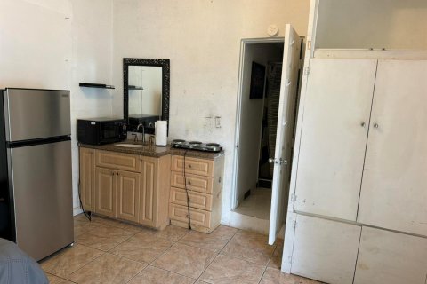 Apartment in Hollywood, Florida 3 rooms, 10.22 sq.m. № 2393237 - photo 3