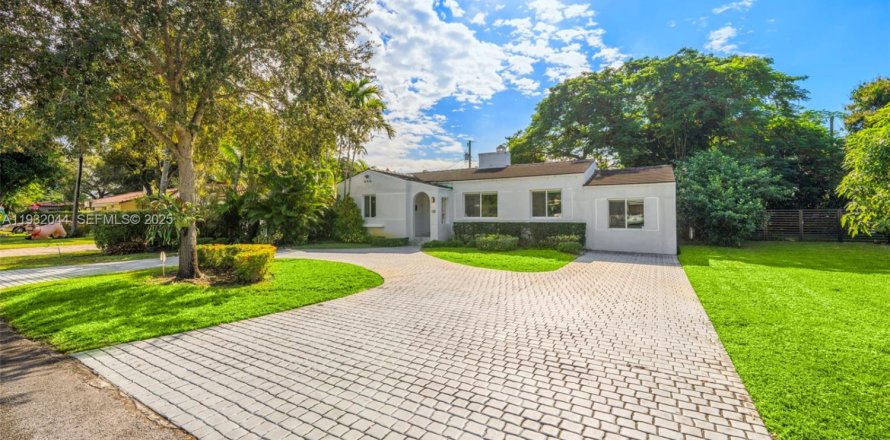 Дом в Майами-Шорс, Флорида 3 спальни, 123.28м2 № 1990574