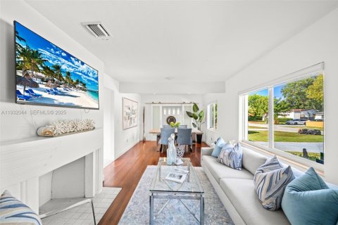 Купить виллу или дом в Майами-Шорс, Флорида 3 спальни, 123.28м2, № 1990574 - фото 4