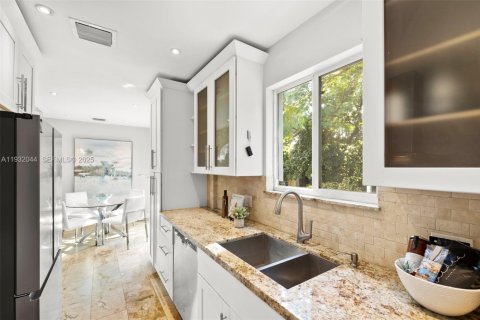 Купить виллу или дом в Майами-Шорс, Флорида 3 спальни, 123.28м2, № 1990574 - фото 13