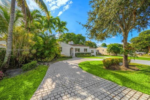 Купить виллу или дом в Майами-Шорс, Флорида 3 спальни, 123.28м2, № 1990574 - фото 2