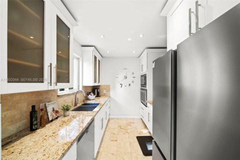 Купить виллу или дом в Майами-Шорс, Флорида 3 спальни, 123.28м2, № 1990574 - фото 12