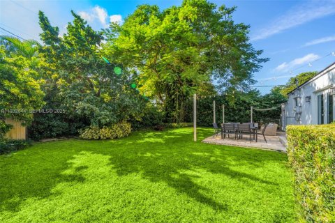 Купить виллу или дом в Майами-Шорс, Флорида 3 спальни, 123.28м2, № 1990574 - фото 17