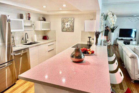 Condo in Hallandale Beach, Florida, 3 bedrooms  № 1702025 - photo 1