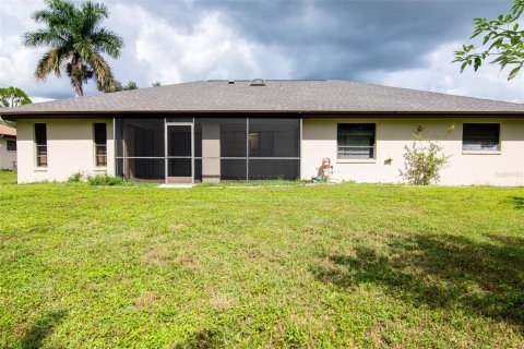 House in Port Charlotte, Florida 3 bedrooms, 170.66 sq.m. № 1880497 - photo 13