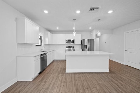 Casa en venta en Lauderdale Lakes, Florida, 4 dormitorios, 169.83 m2 № 2377298 - foto 2