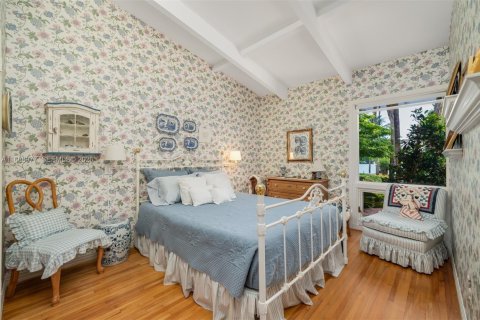 House in Coral Gables, Florida 4 bedrooms, 488.39 sq.m. № 2000950 - photo 17