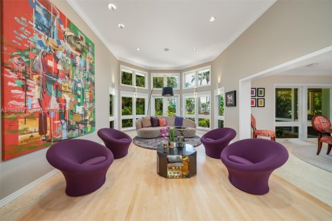 House in Coral Gables, Florida 4 bedrooms, 488.39 sq.m. № 2000950 - photo 3