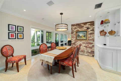 House in Coral Gables, Florida 4 bedrooms, 488.39 sq.m. № 2000950 - photo 4