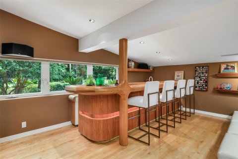 House in Coral Gables, Florida 4 bedrooms, 488.39 sq.m. № 2000950 - photo 13