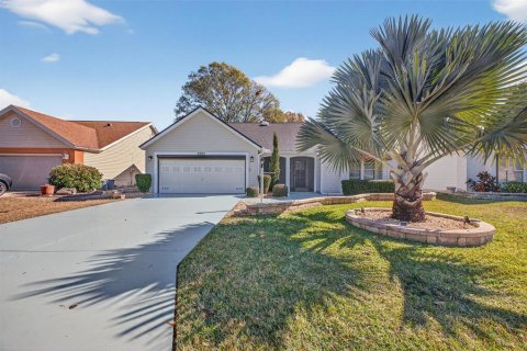 Villa ou maison à Lady Lake, Floride 3 chambres, 160.72 m2 № 2157720