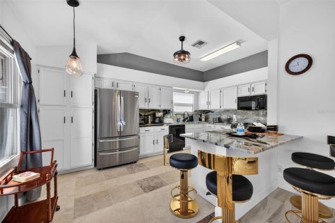 Villa ou maison à louer à Lady Lake, Floride: 3 chambres, 160.72 m2 № 2157720 - photo 18