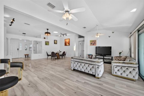 Villa ou maison à louer à Lady Lake, Floride: 3 chambres, 160.72 m2 № 2157720 - photo 5