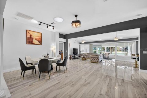 Villa ou maison à louer à Lady Lake, Floride: 3 chambres, 160.72 m2 № 2157720 - photo 3