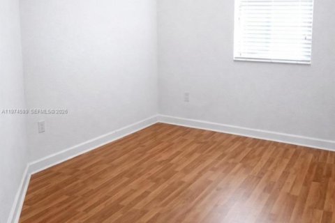 Townhouse in Miami, Florida 4 bedrooms, 184.41 sq.m. № 2040930 - photo 9