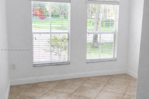 Townhouse in Miami, Florida 4 bedrooms, 184.41 sq.m. № 2040930 - photo 6