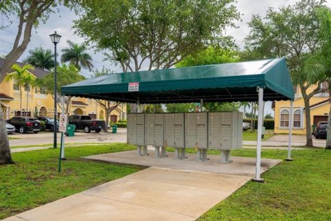 Townhouse in Miami, Florida 4 bedrooms, 184.41 sq.m. № 2040930 - photo 21