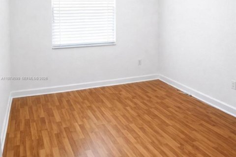 Townhouse in Miami, Florida 4 bedrooms, 184.41 sq.m. № 2040930 - photo 11