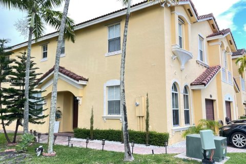 Townhouse in Miami, Florida 4 bedrooms, 184.41 sq.m. № 2040930